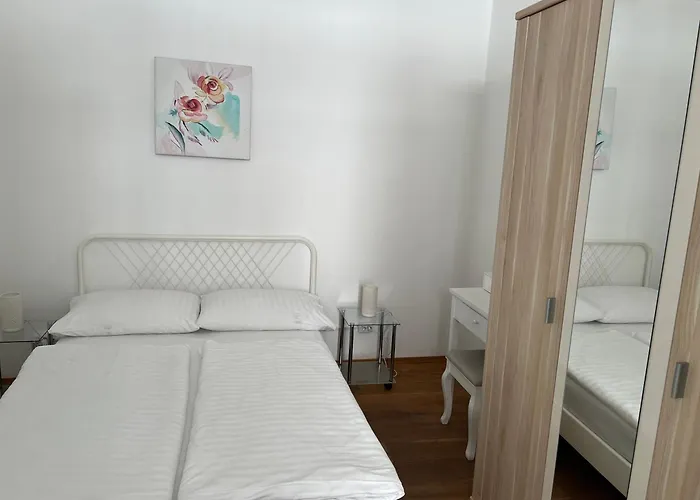Apartment Number 17